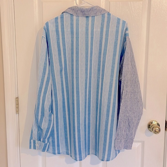 Large Wild Fabe Women's Blue Striped V Neck Button Down Loose Casual Top - Picture 4 of 6